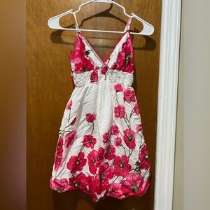 “She’s cool girls” spaghetti strapped casual white w red floral dress size 10